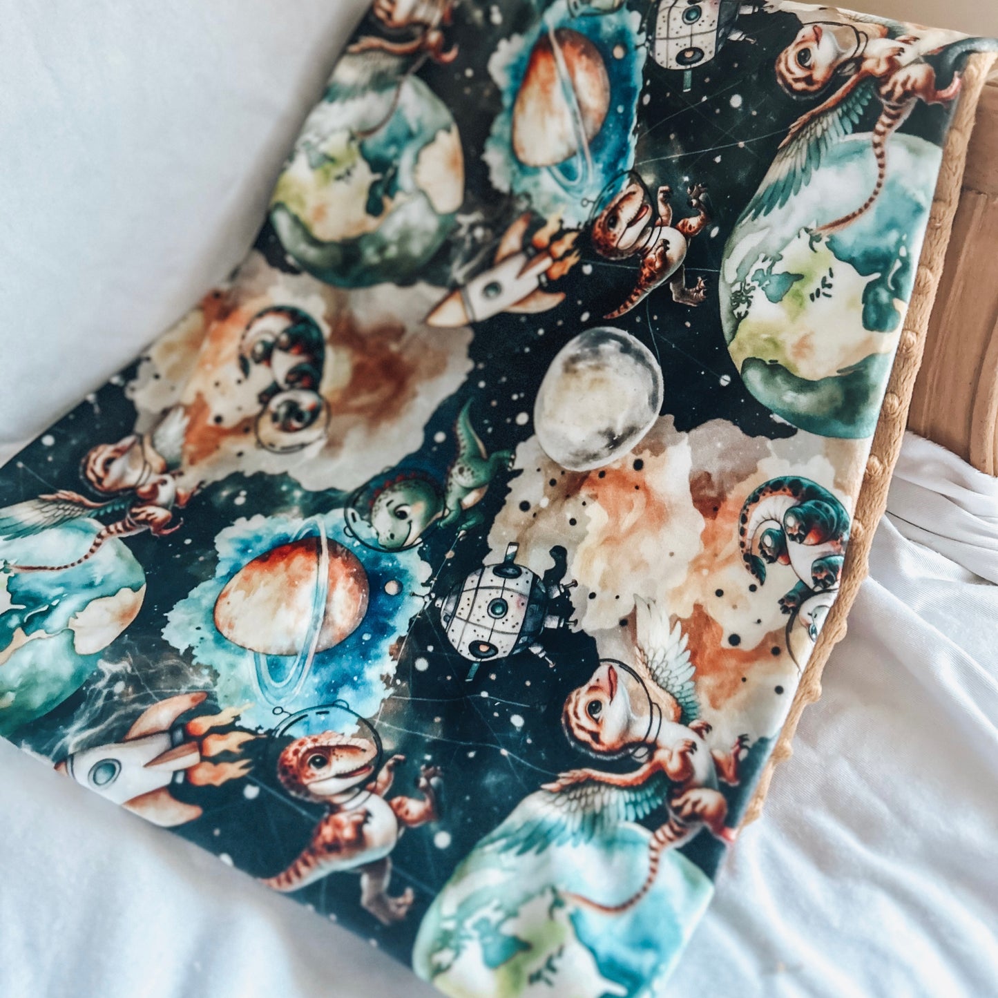 Mini doudou «Dinos space/ bulles caramel »