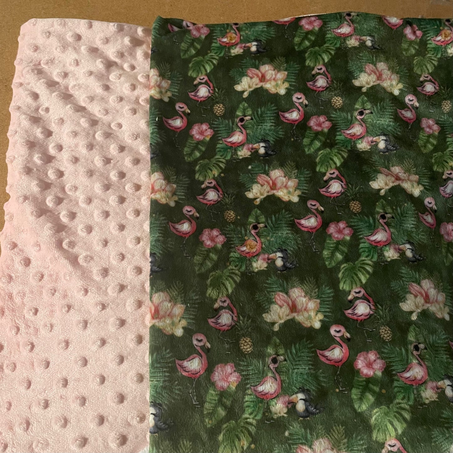 Mini cuddle blanket “Flamingos & toucans/pale pink dot”