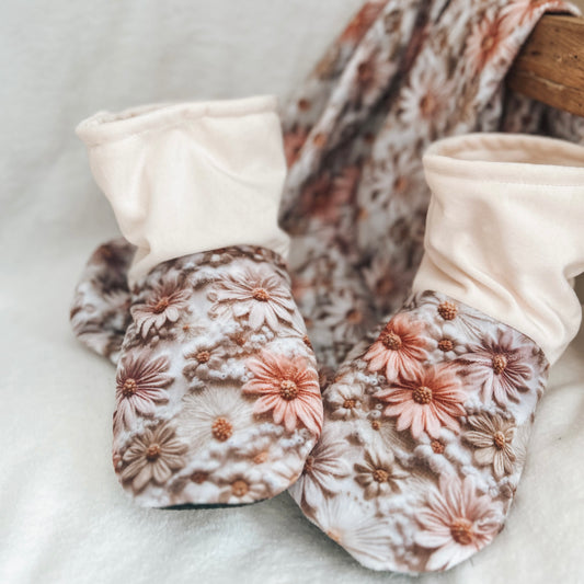 Soft and warm slippers "Wildflowers/cream dot" 3-5 working days.