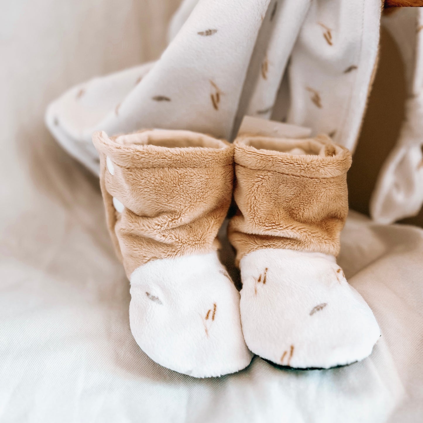 Soft and warm slippers "Wildflowers/cream dot" 3-5 working days.