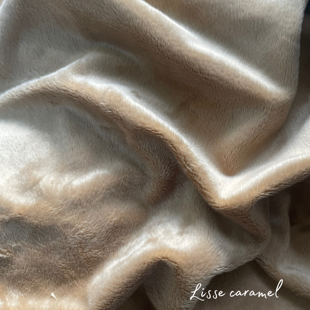 Mini cuddle blanket “My raccoon Pal / smooth caramel back” 3-5 working days.