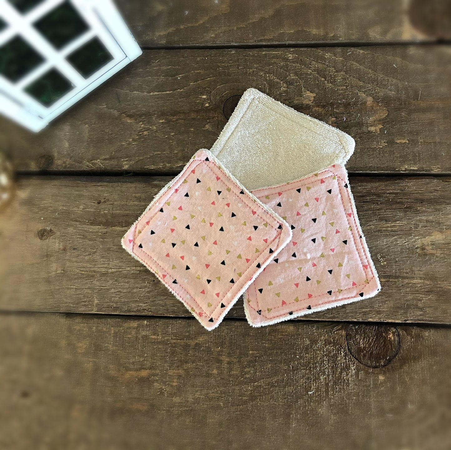 "Small triangles" makeup remover pads